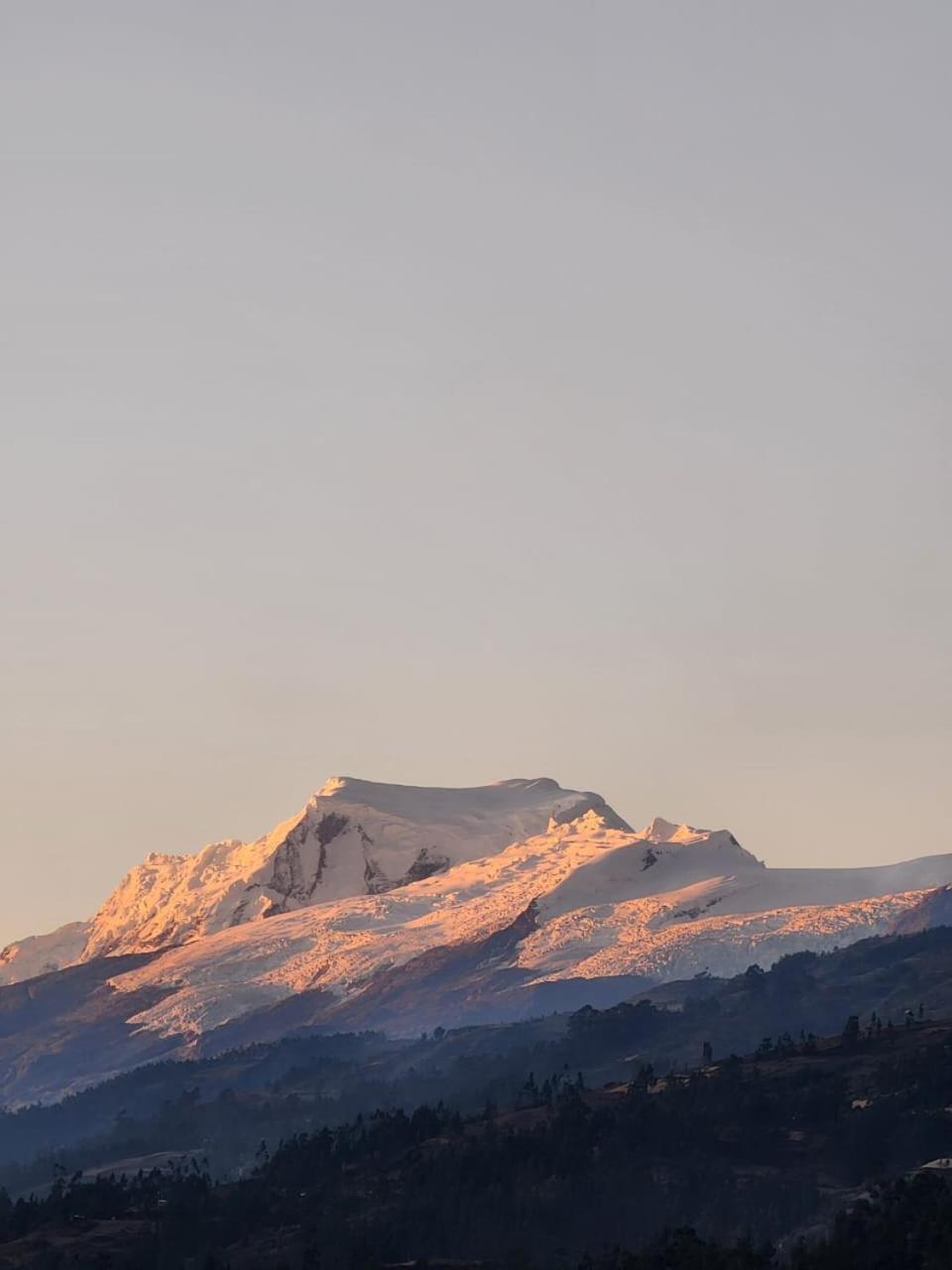 Lhotse Hostel B&B Уарас Экстерьер фото