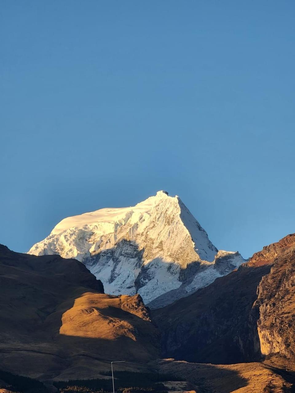 Lhotse Hostel B&B Уарас Экстерьер фото