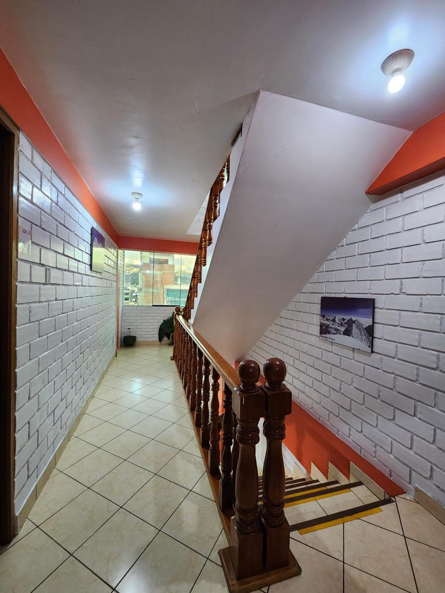 Lhotse Hostel B&B Уарас Экстерьер фото