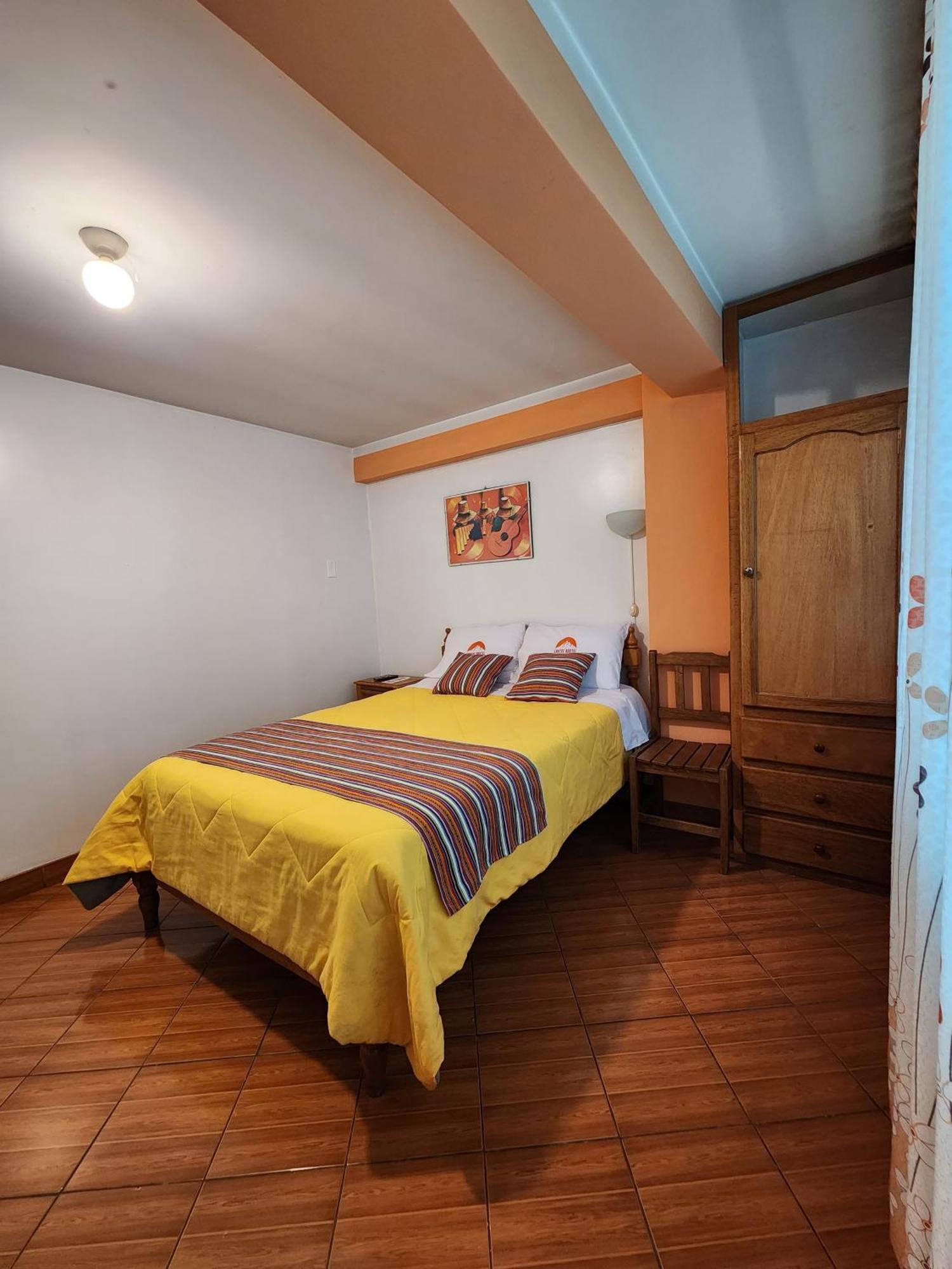 Lhotse Hostel B&B Уарас Экстерьер фото