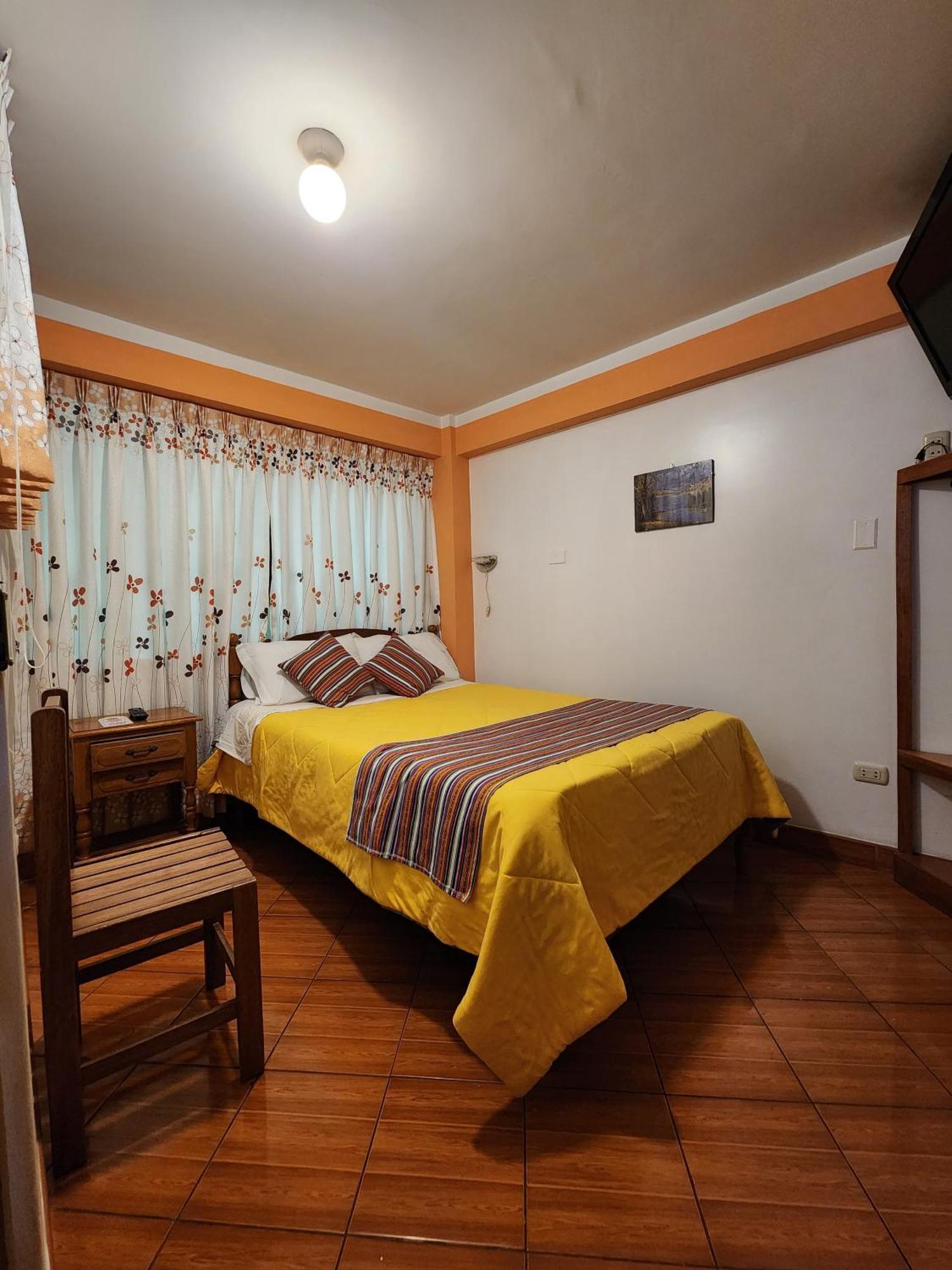 Lhotse Hostel B&B Уарас Экстерьер фото