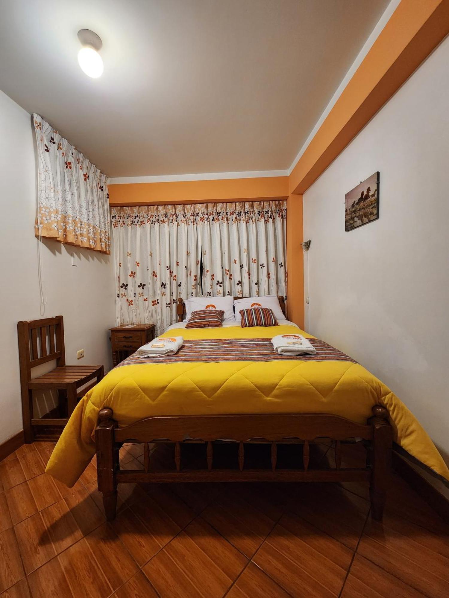 Lhotse Hostel B&B Уарас Экстерьер фото