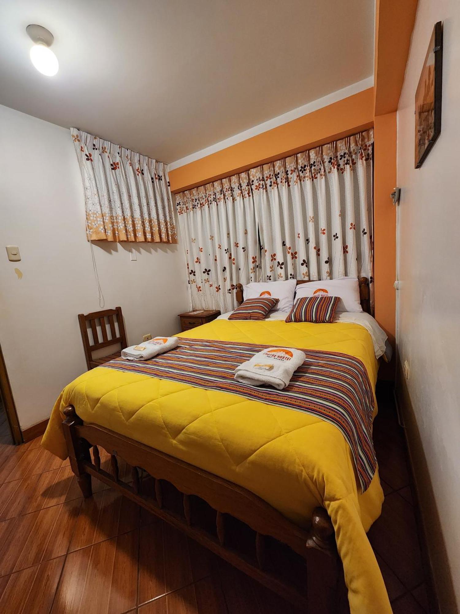 Lhotse Hostel B&B Уарас Экстерьер фото