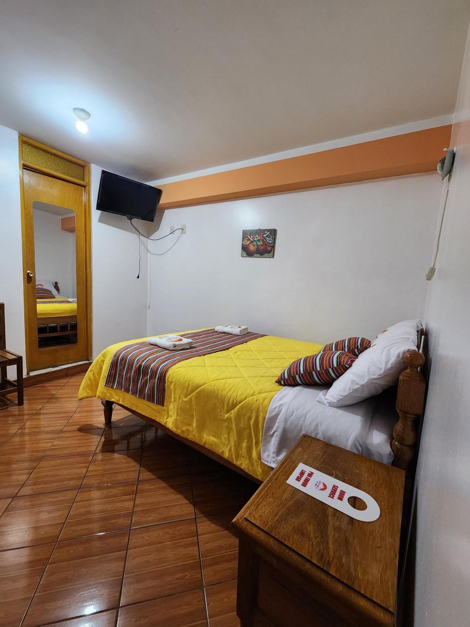 Lhotse Hostel B&B Уарас Экстерьер фото