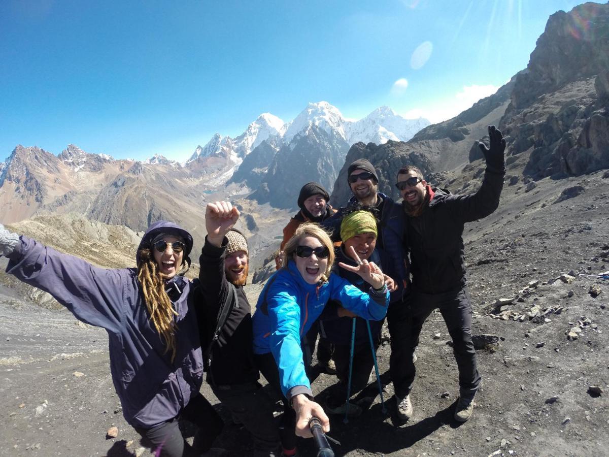 Lhotse Hostel B&B Уарас Экстерьер фото